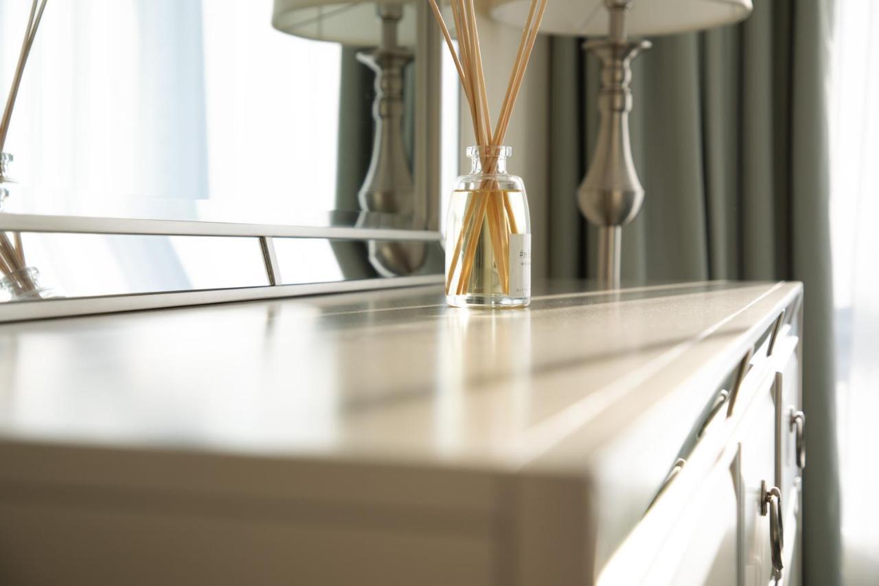 Nasma Luxury Stays - Pastel-Colored Apt With Jaw-Dropping Marina Views Dubai Esterno foto